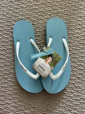 Feelgoodz flip flops 
Size 9 NWT
